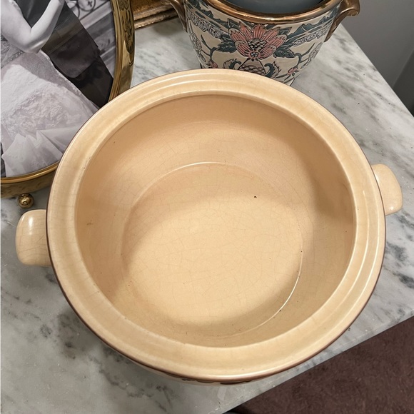 Pfaltzgraff Village 2 Qt Round Covered Casserole - Picture 3 of 5